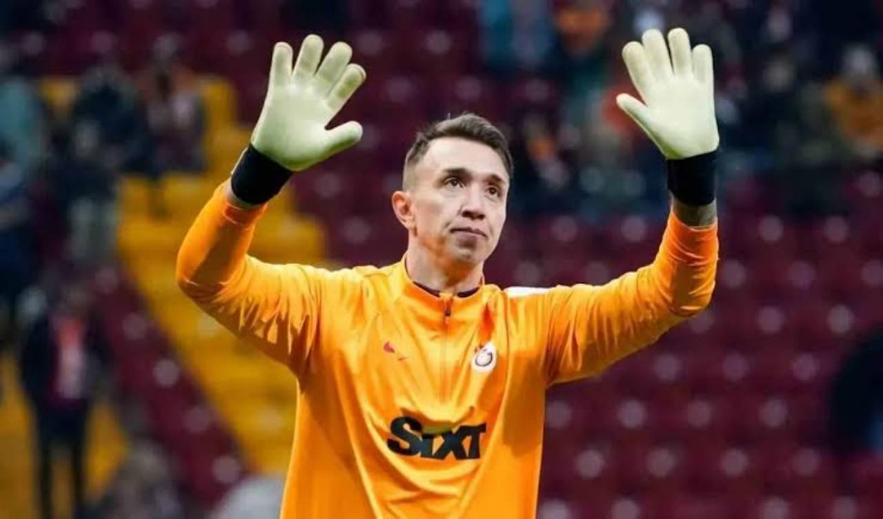 Galatasaray'ın Tecrübeli Kalecisi Fernando Muslera Sezon Sonunda Futbola Veda Ediyor