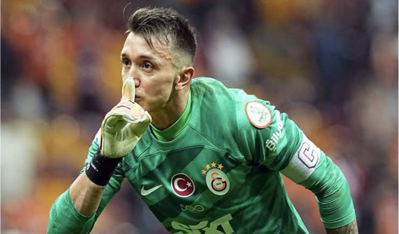 Muslera'dan Ayrılık Sorularına Yanıt: 'Sezon Sonunda Konuşuruz'